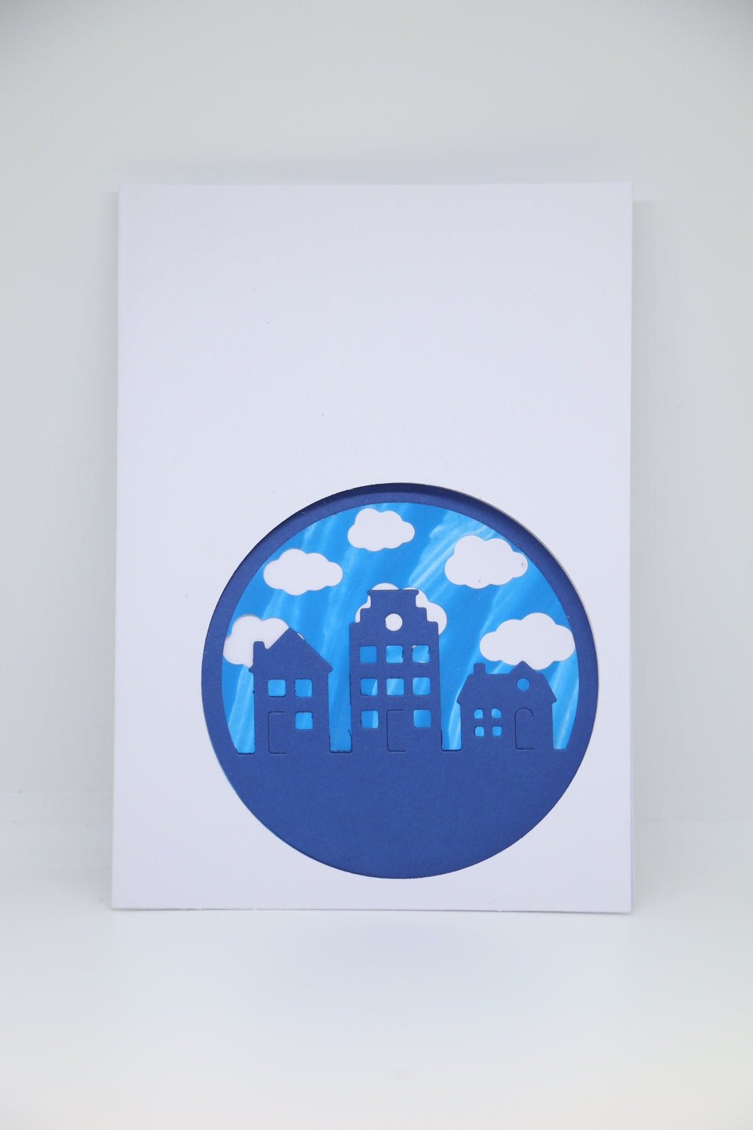 10. 3 Huisjes met wolkenlucht